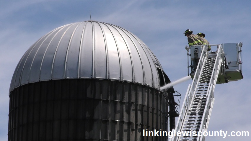 A picture containing outdoor, building, dome

Description automatically generated