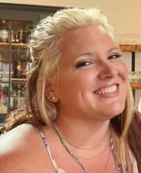 A person smiling for the camera

Description automatically generated with medium confidence