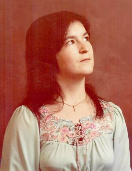 A person looking up to the side

Description automatically generated