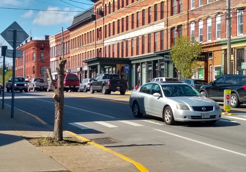 A car on the street

Description automatically generated