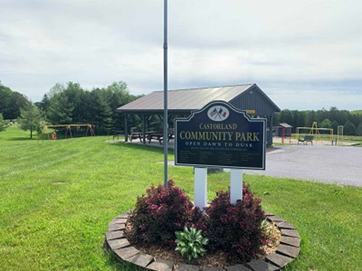 A sign in front of a park

Description automatically generated