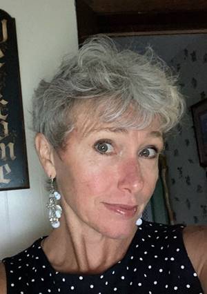 A person taking a selfie

Description automatically generated