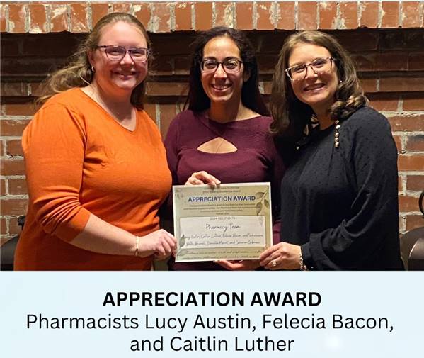 A group of women holding a certificate

Description automatically generated