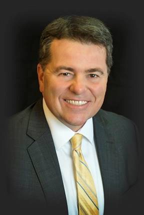 A person in a suit smiling

AI-generated content may be incorrect.
