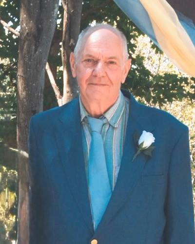 An old person in a suit

AI-generated content may be incorrect.