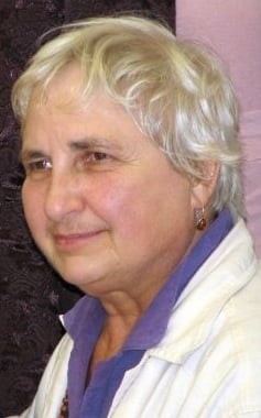 A close-up of a person

AI-generated content may be incorrect.