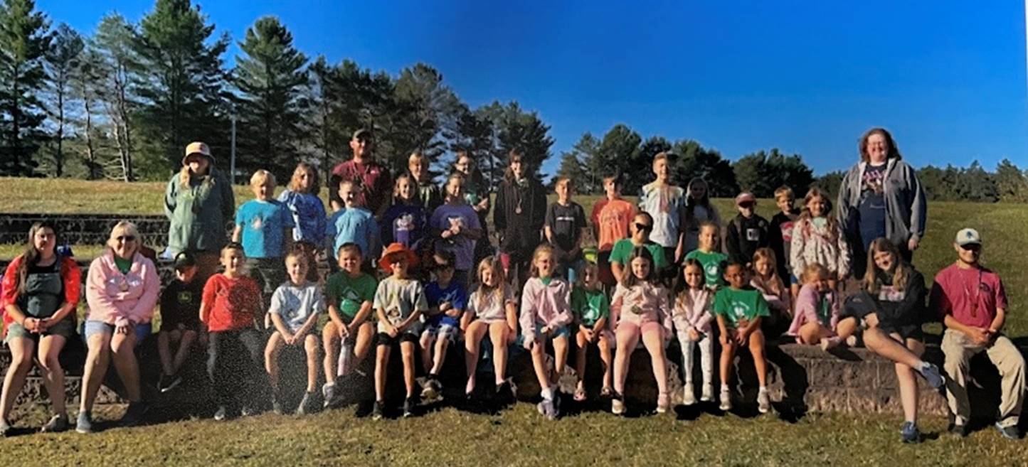 A group of children posing for a photo

AI-generated content may be incorrect.