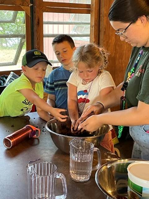 A group of kids making a plant

AI-generated content may be incorrect.