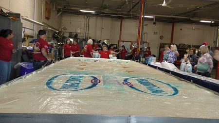 A group of people working in a factory

AI-generated content may be incorrect.