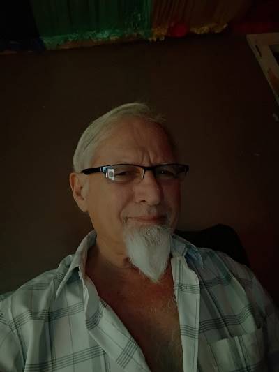 A person with a white beard

AI-generated content may be incorrect.