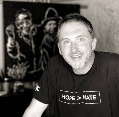 A person smiling at the camera

AI-generated content may be incorrect.