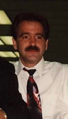 A person with a mustache wearing a tie

AI-generated content may be incorrect.