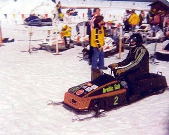 A person on a snowmobile

AI-generated content may be incorrect.