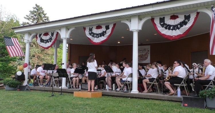 A group of people playing music on a stage

AI-generated content may be incorrect.