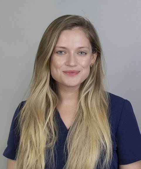 A person with long blonde hair

AI-generated content may be incorrect.
